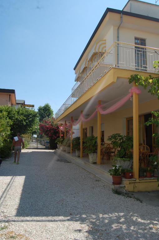 Hotel Perugini Marebello Eksteriør bilde